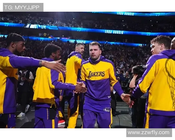 热火与湖人激战回顾：历史交锋中的精彩瞬间与战术较量分析